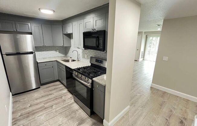 2 beds, 1 bath, 680 sqft, $2,500, Unit 25-25
