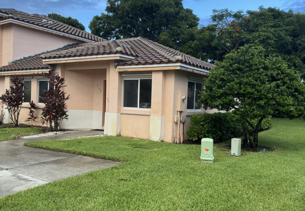 707 NW 208 DR