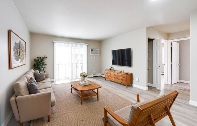 2 beds, 1 bath, 750 sqft, $1,049, Unit 2011 - F