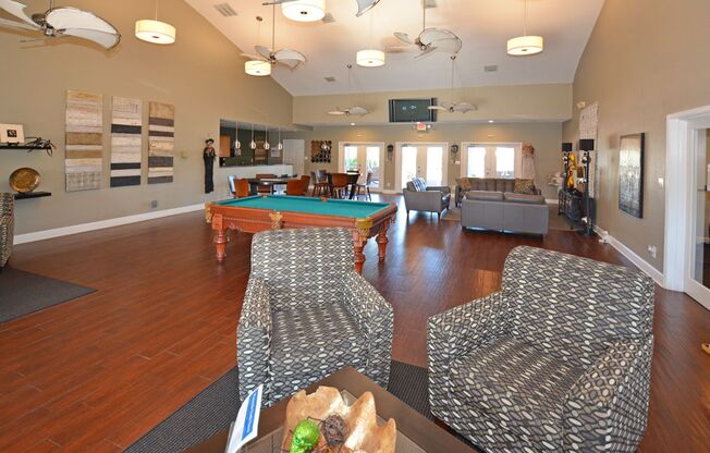 2 beds, 1 bath, $2,100