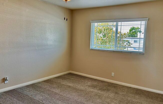 2 beds, 2 baths, 880 sqft, $2,705, Unit H-14