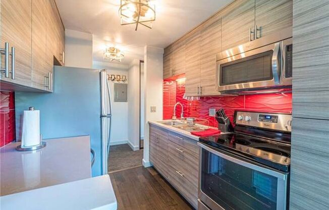 Cozy 1bd Condo in Heart of Downtown Kirkland!