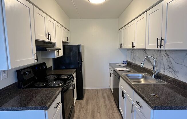 2 beds, 1 bath, 800 sqft, $1,589, Unit B115