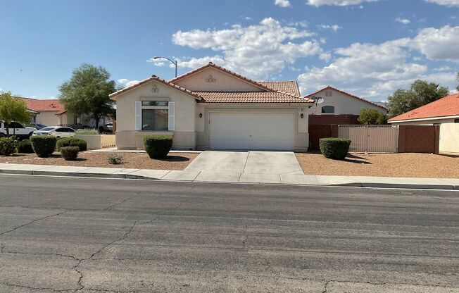 Great 1 story home 4br, 2bath, 2cg, RV gate all upgraded