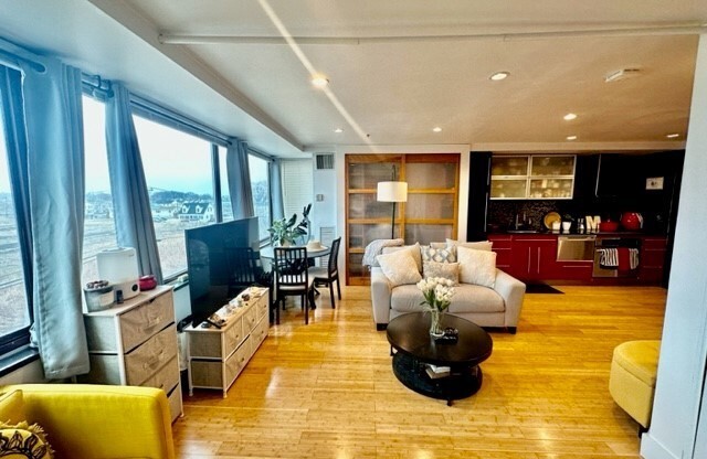 Studio, 1 bath, $2,175, Unit 3G