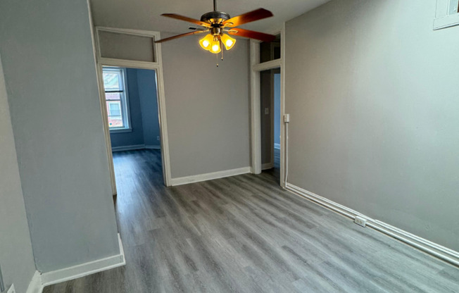 2 beds, 1 bath, $1,300, Unit Unit 3