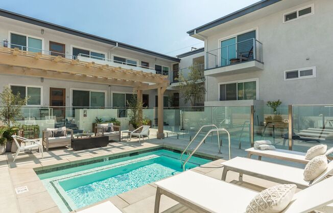 2 beds, 2 baths, 880 sqft, $3,995, Unit O