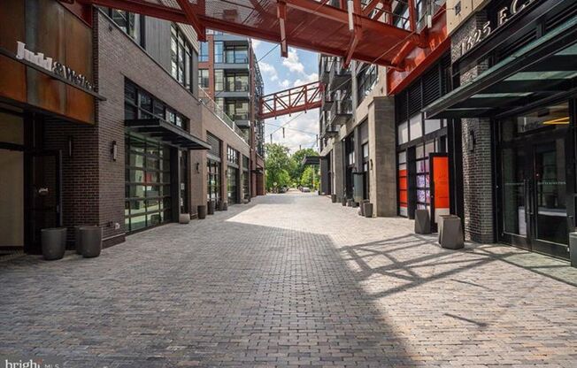 2 Level Luxury Condo w/ Garage - Eckington District