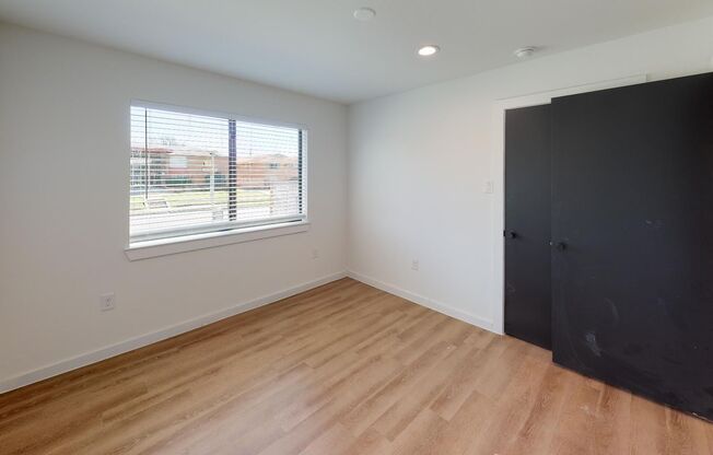 2 beds, 1 bath, 912 sqft, $1,350, Unit 2205