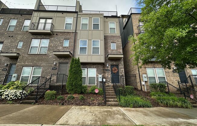 Stunning Townhome With Skyline Views!