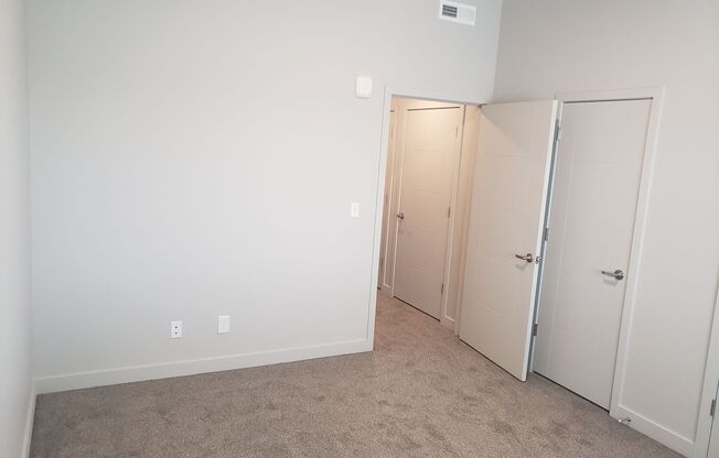 2 beds, 1 bath, $1,300