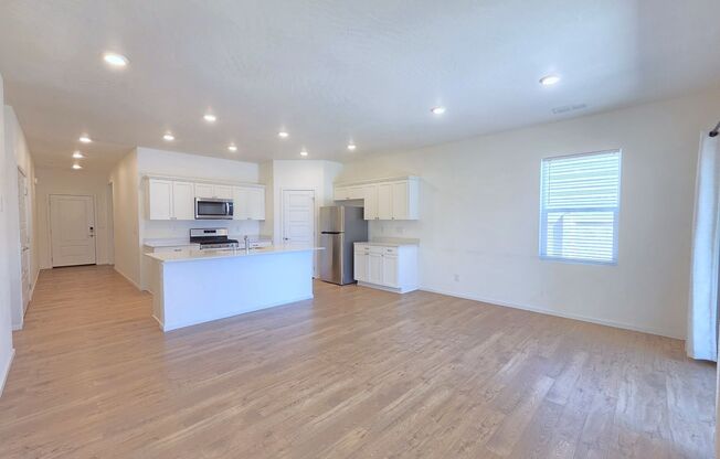 $2,600 - 4 Bed / 2 Bath Beautiful Home in Indian Trail's Newly Developed Community