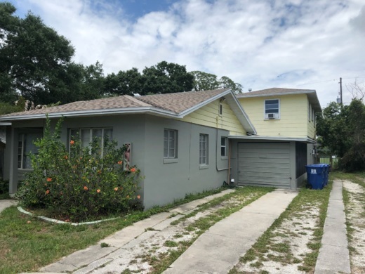 1 bed/1 bath second floor apartment available in North St Pete!