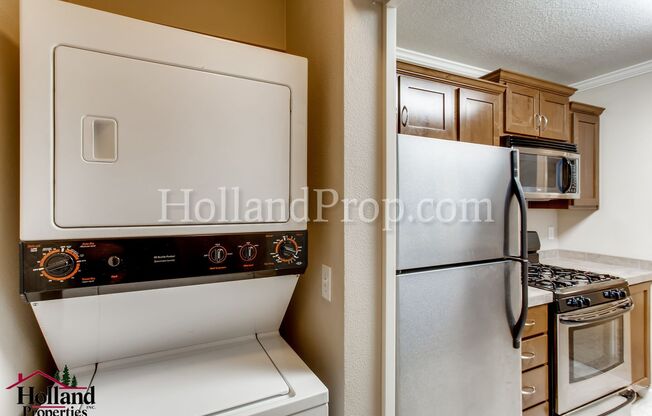 Fantastic 1 Bed, 1 Bath Condo in the Heart of Bethany Village! 1 Application as of 7/21 **