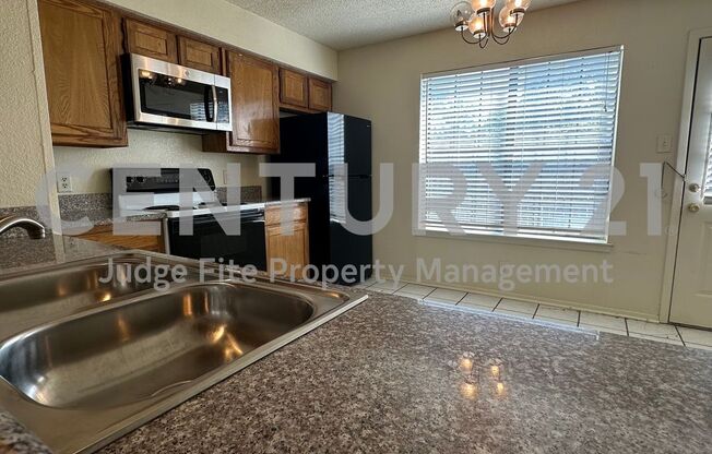 Great 2-Story 2/2.5 Townhome Close to UNT For Rent!