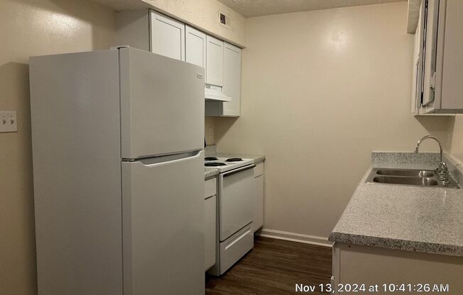 2 beds, 1 bath, 845 sqft, $1,095, Unit 05525-06