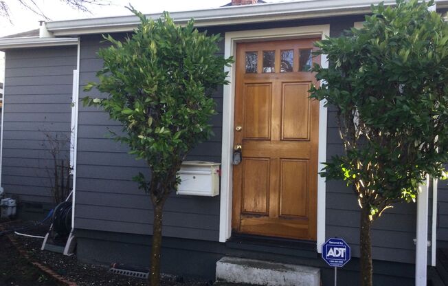 Charming 2 bedroom one block from Greenlake
