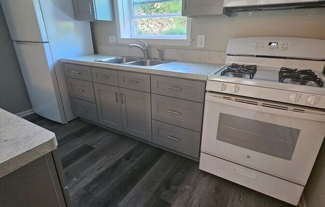 5610 6 AVE
