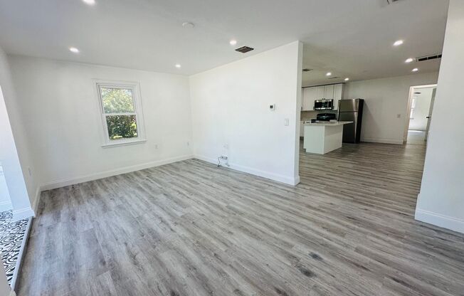 Charming 3 Bed, 2 Bath Oasis: Minutes from Clearwater Beach & Downtown Dunedin