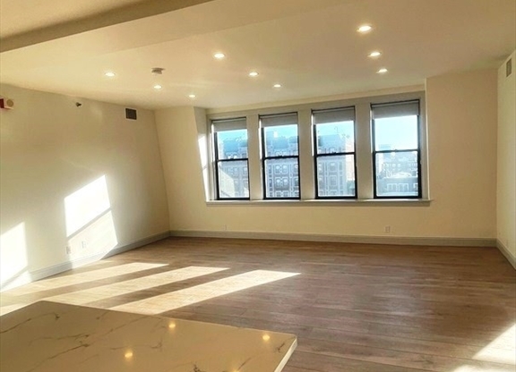 4 beds, 2 baths, 1,600 sqft, $7,995, Unit 701