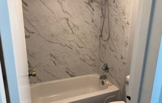 LEASE NOW AND ENJOY 50% OFF 2ND MONTH! Location, location, location! 876 SF Unit- 1 bd/ 1 ba near UF - Brandywine Condos