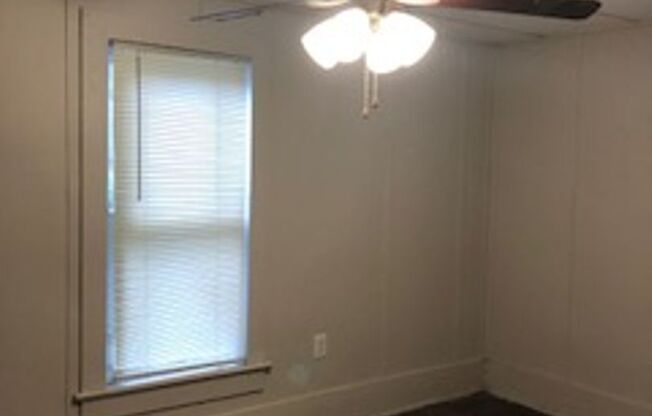 3 beds, 1 bath, $600