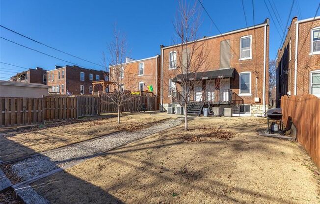 1 bed, 1 bath, 850 sqft, $1,050, Unit Russell Blvd 1830