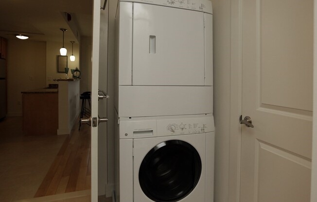 2 beds, 1.5 baths, 859 sqft, $3,700, Unit 308