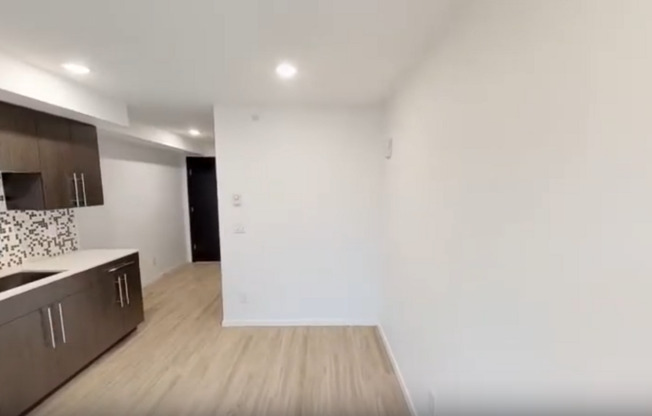 Studio, 1 bath, 272 sqft, $1,180, Unit 713