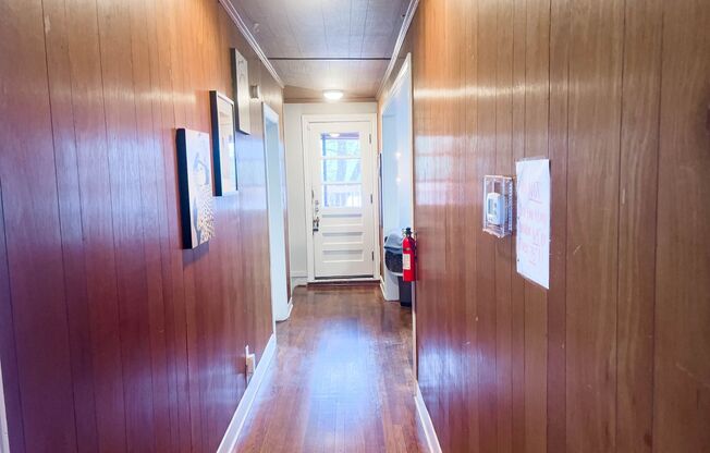 3 beds, 1 bath, 1,261 sqft, $2,300, Unit B