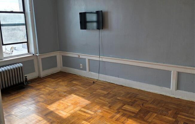 2 beds, 1 bath, 700 sqft, $3,104, Unit 4F