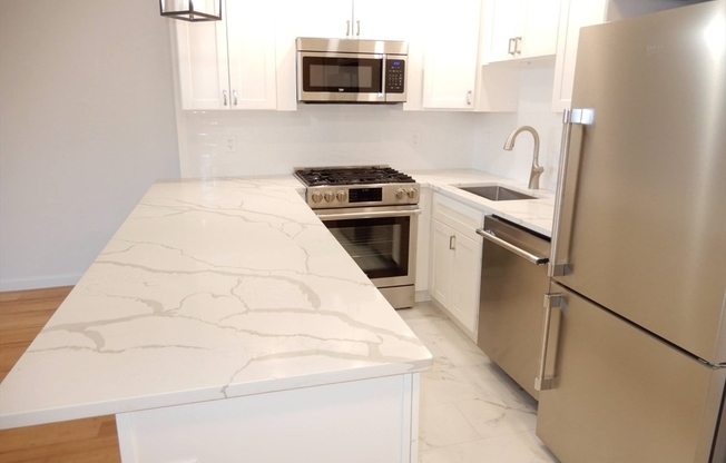1 bed, 1 bath, 850 sqft, $3,300, Unit 6J