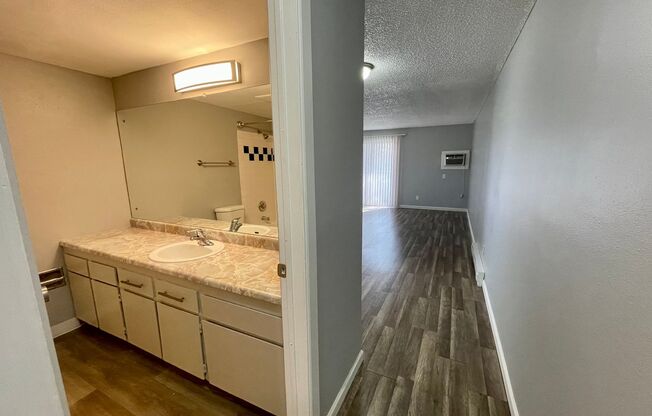 2 beds, 1 bath, 850 sqft, $1,075, Unit 201