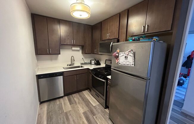2 beds, 1 bath, $1,395, Unit 103