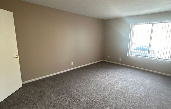 2 beds, 1 bath, 900 sqft, $969, Unit 107