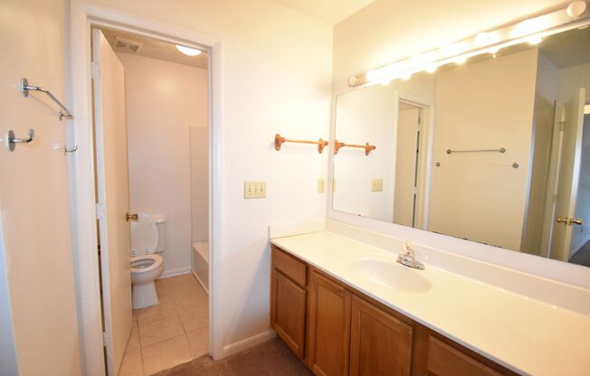 2 beds, 2 baths, $1,100, Unit # 8