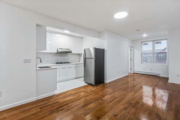 3 beds, 2 baths, 1,650 sqft, $3,200, Unit 2