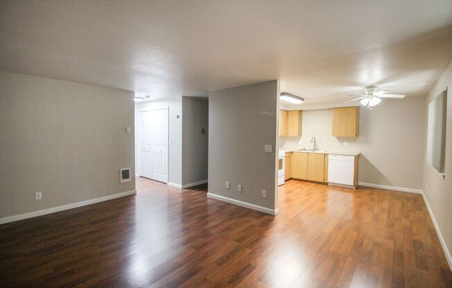 2 beds, 1 bath, 840 sqft, $1,250, Unit 49