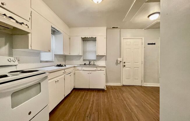 2 beds, 1 bath, $1,650