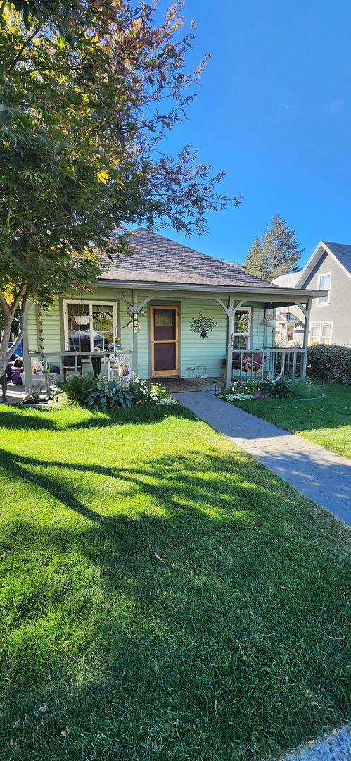 Cozy 2-Bedroom Home for Rent in Chelan, WA!