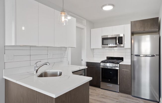 2 beds, 1 bath, $1,975, Unit 543
