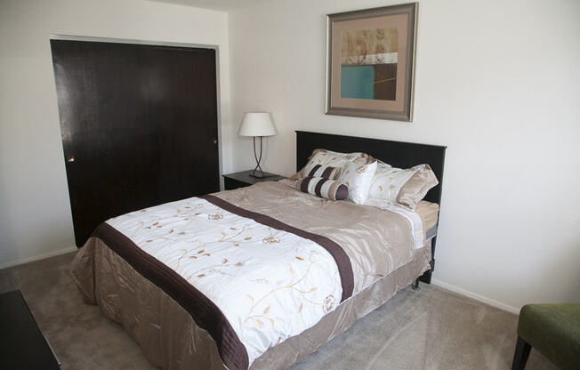 2 beds, 1 bath, 802 sqft, $900, Unit 015F
