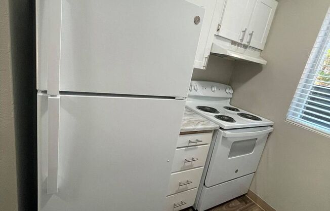 2 beds, 1 bath, 760 sqft, $1,625, Unit 70