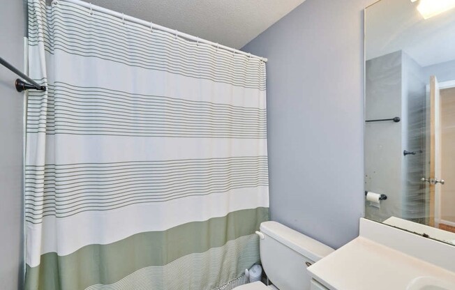 2 beds, 1 bath, 906 sqft, $2,300, Unit 215