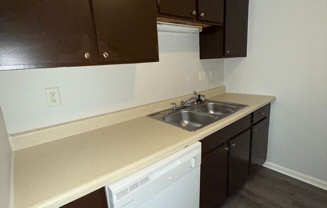 1 bed, 1 bath, 646 sqft, $785, Unit 352B