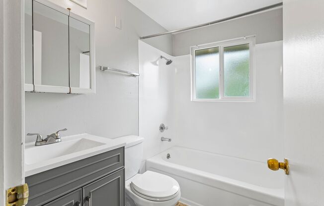 2 beds, 1 bath, 794 sqft, $1,495, Unit 26