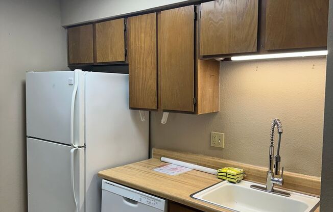 2 beds, 2 baths, $1,100, Unit # # 93 904 UO 93