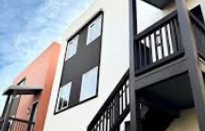 Elk Grove Courtyards