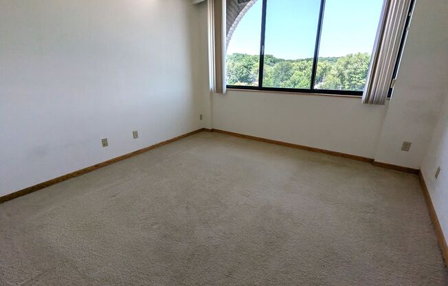 2 beds, 1 bath, 900 sqft, $1,800, Unit 602