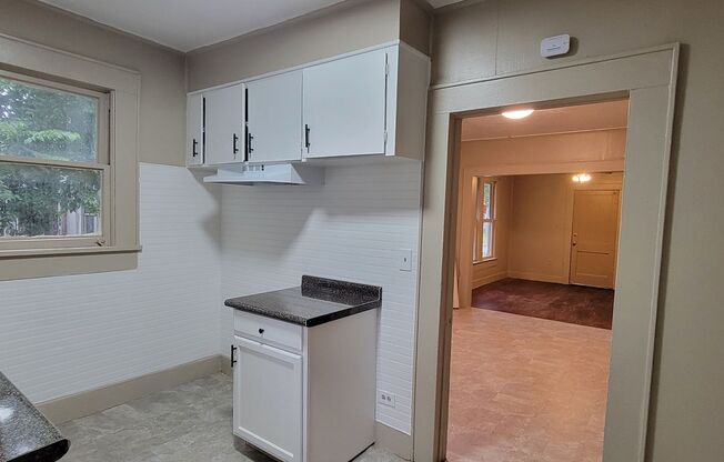 3 beds, 1 bath, $815